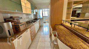 Image 9 - 837600
