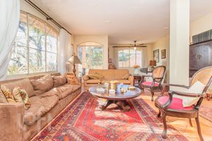 Image 3 - 837859