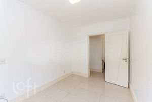 Image 17 - 838558