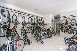 Image 9 - 838604