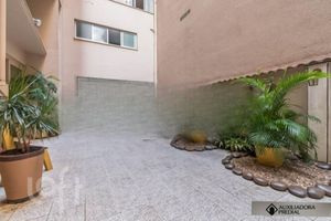 Image 21 - 838651