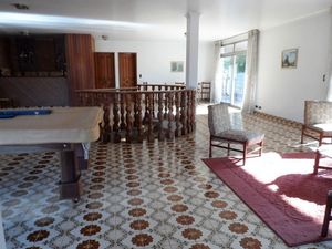 Image 32 - 839053