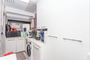 Image 46 - 839106