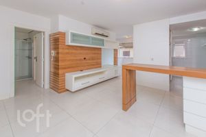 Image 32 - 839180