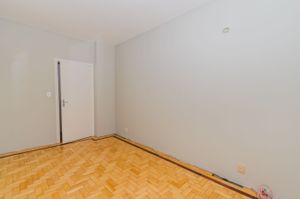 Image 18 - 839259