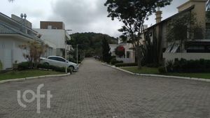Image 6 - 839896