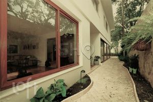 Image 13 - 839996
