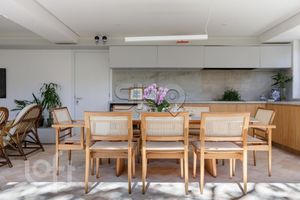 Image 9 - 839996
