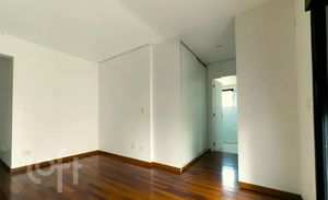 Image 21 - 840071