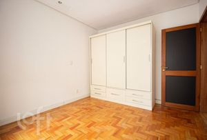 Image 19 - 840120