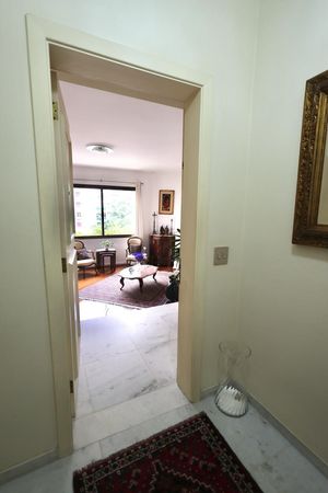 Image 11 - 840261
