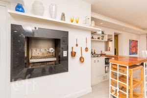 Image 4 - 840546