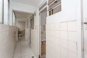 Image 32 - 841030