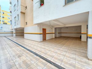 Image 15 - 841081