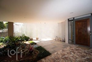 Image 19 - 841236