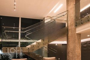 Image 4 - 841308