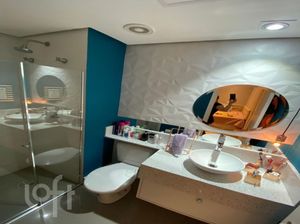 Image 17 - 841482