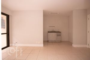 Image 33 - 841519