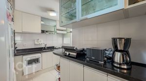 Image 4 - 841580