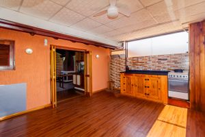 Image 32 - 841585