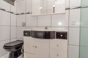 Image 23 - 841824