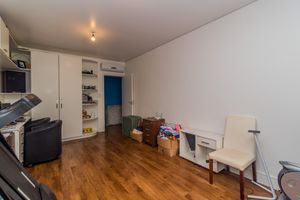 Image 24 - 841828