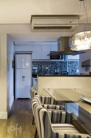 Image 4 - 841833