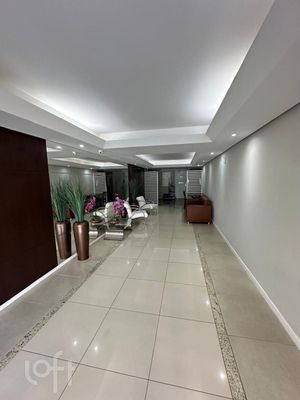 Image 11 - 842023