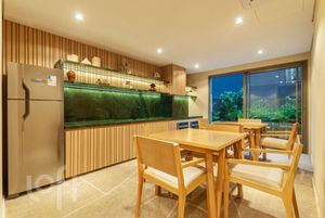Image 21 - 842075