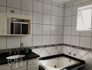 Image 21 - 842165