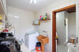 Image 23 - 842295