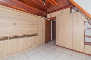 Image 18 - 842351