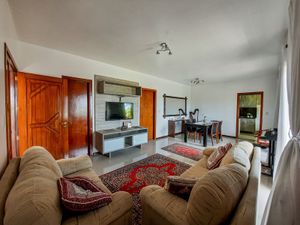 Image 12 - 842449