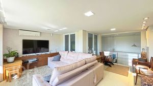 Image 21 - 842470