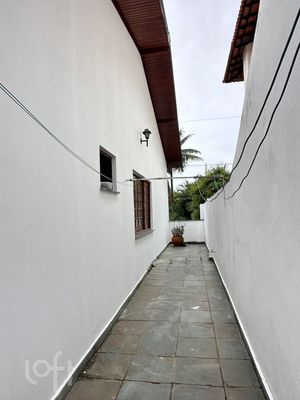 Image 29 - 842580