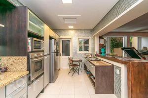 Image 1 - 842590