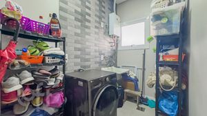 Image 31 - 842596