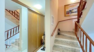 Image 32 - 842654