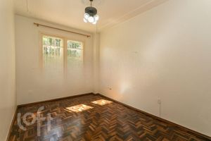 Image 11 - 842685