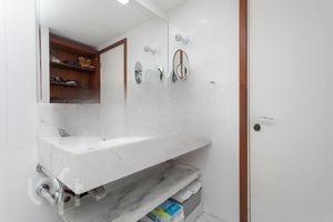 Image 19 - 842787