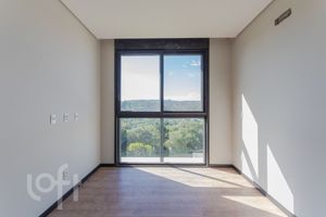 Image 21 - 843260