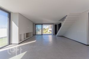 Image 6 - 843260