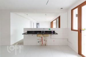 Image 10 - 843326