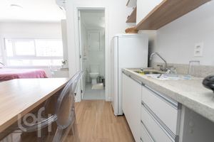 Image 9 - 843927