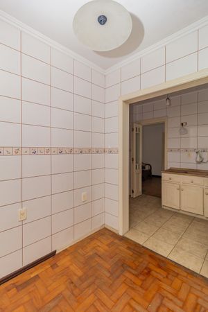 Image 30 - 843947