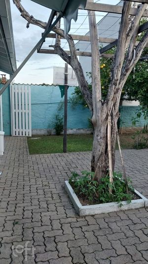 Image 11 - 844004