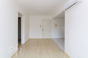 Image 11 - 844067