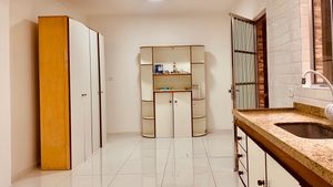 Image 18 - 844102