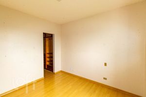 Image 8 - 844227