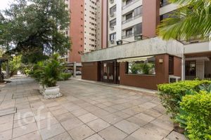 Image 10 - 844326